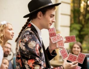 Lou, illusionniste à Lyon