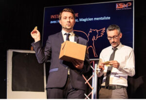 Hervé Troccaz, maître de cérémonie à Lyon pour une soirée de remises de diplômes