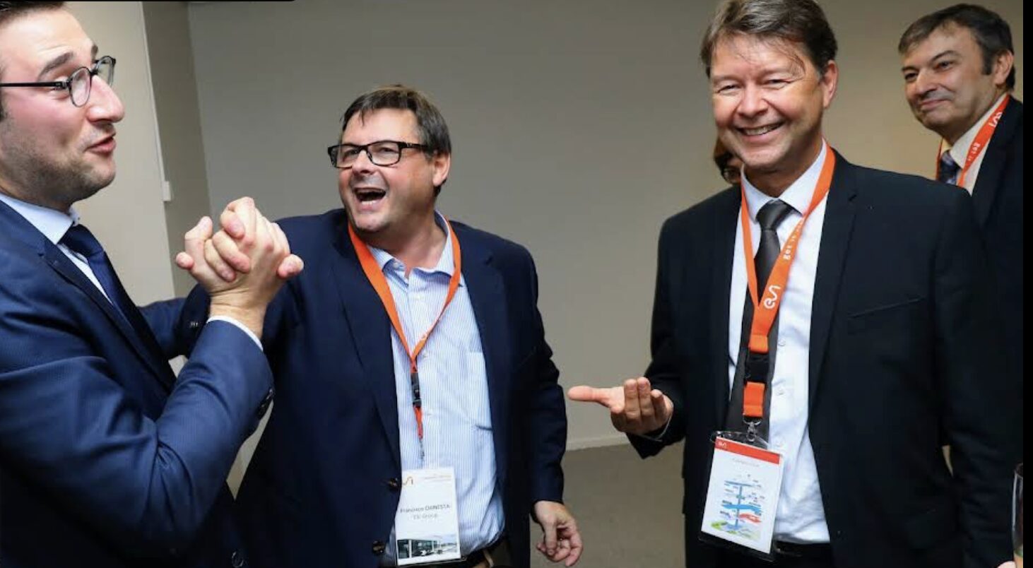 Tom Coss, magicien close-up à Lille lors d'une soirée d'entreprise au LOSC