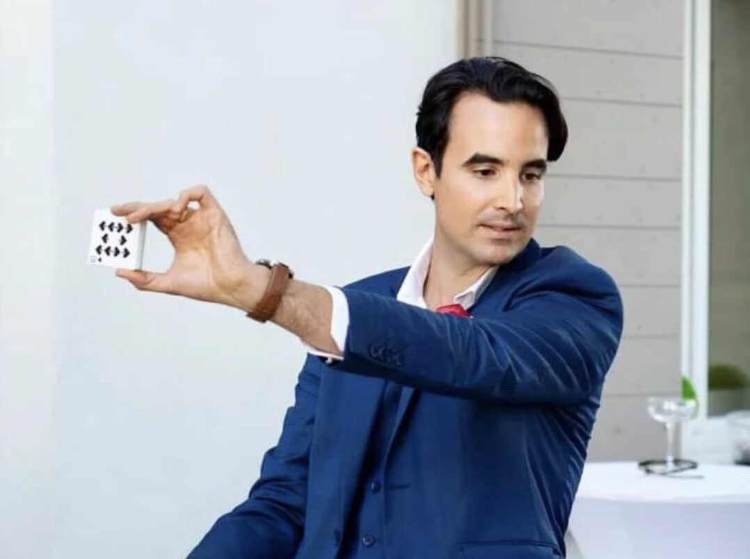 Pierre, magicien à Aix-en-Provence lors d'une soirée d'entreprise