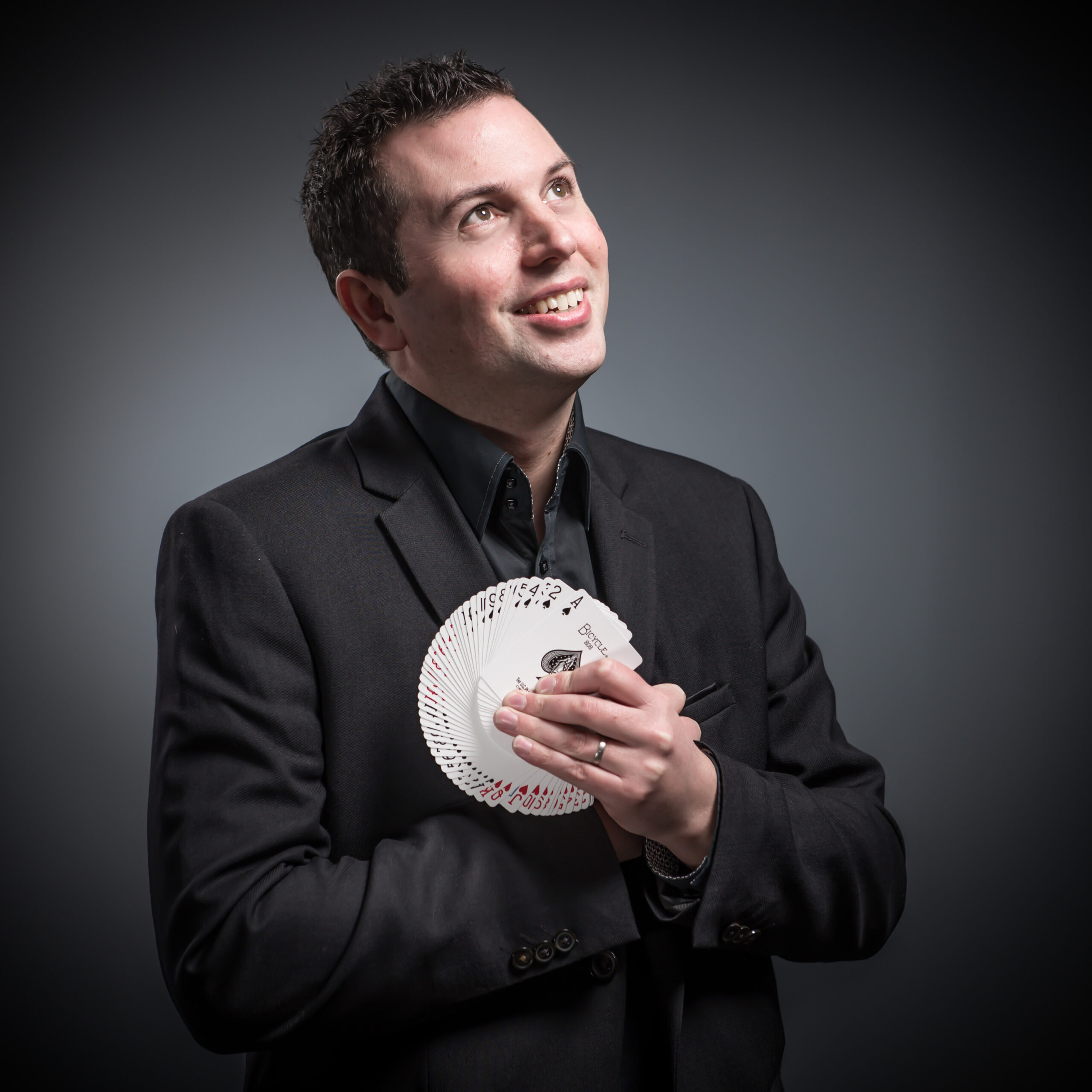 Fabien, magicien close-up en Normandie